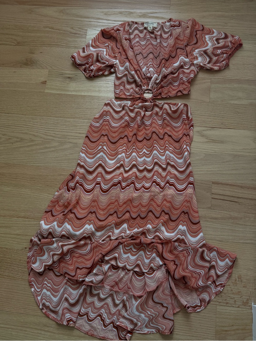 Wavy Rust & Cream High-Low Maxi Dress with Front Ring